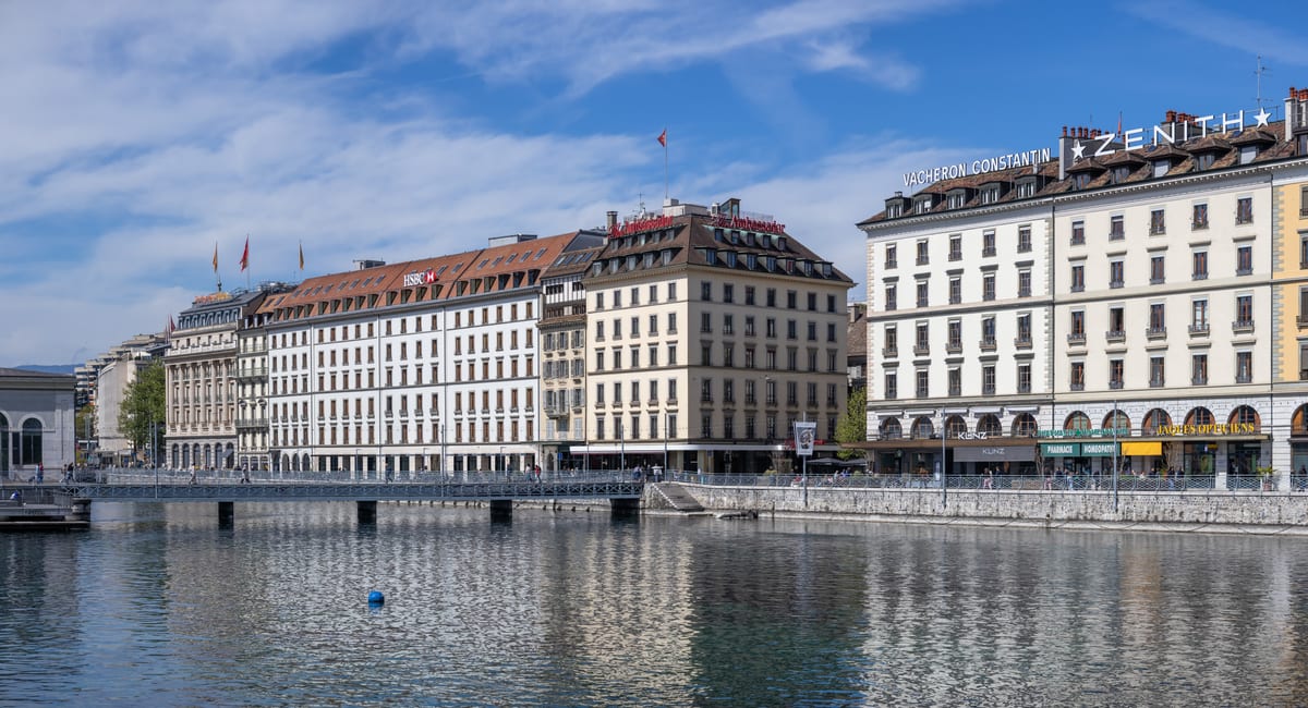 Pont de la Machine et Quai des Bergues sur le Rhône à Genève, image de la continuité et de la reconnaissance des décisions étrangères.